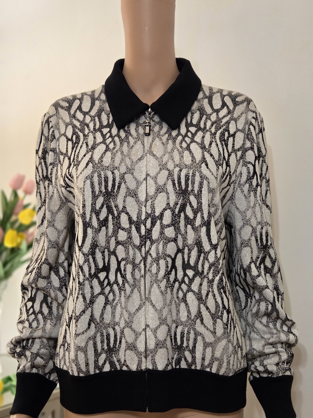 Black & Cream Zip-Front Patterned Knit Jacket with Contrast Collar